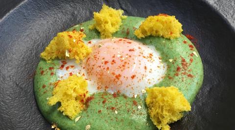 Sous vide egg 62 °C with broccoli saucePerfektesei Broccolisauce Daniloange